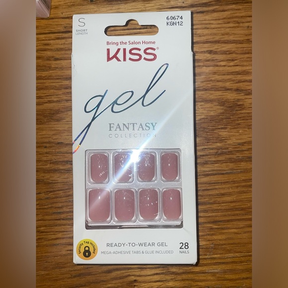 NWT/NIB- 5 boxes- KISS press on/glue on nails - Picture 4 of 6